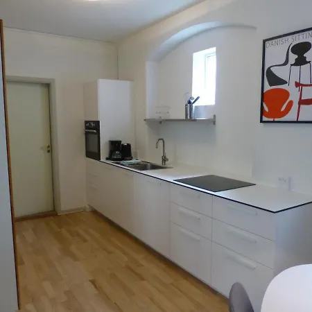 Apartment Center 189 *